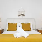 5 James Cook Apartments