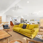 La Mer - Modern Design With Beachfront Position