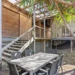 Fuller Holidays - Belongil Beach Pavilion House, 18A Childe St
