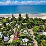 Byron Blisshouse Garden Villa - Beachside Retreat