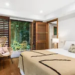 Byron Blisshouse Garden Villa - Beachside Retreat