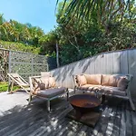 Fuller Holidays - Belongil Beachside Cottage