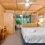 Tallow Beach Motel (Adults Only)