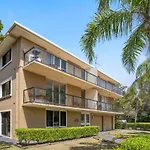 2/56 Lawson Street@Clarkes Beach