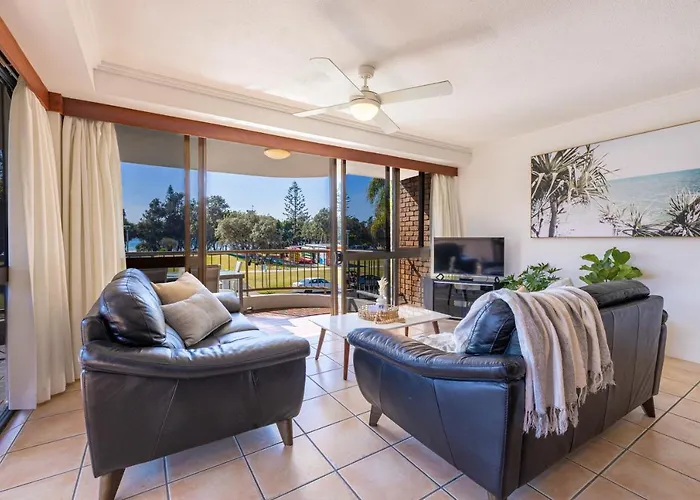 Coastal Sol -Right On Clarkes Beach!