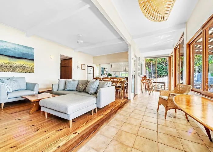 Fuller Holidays - Belongil Beachside Cottage