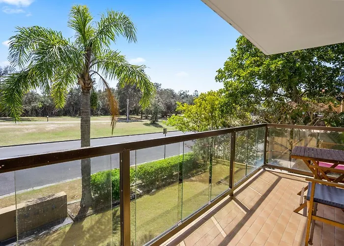 2/56 Lawson Street@Clarkes Beach
