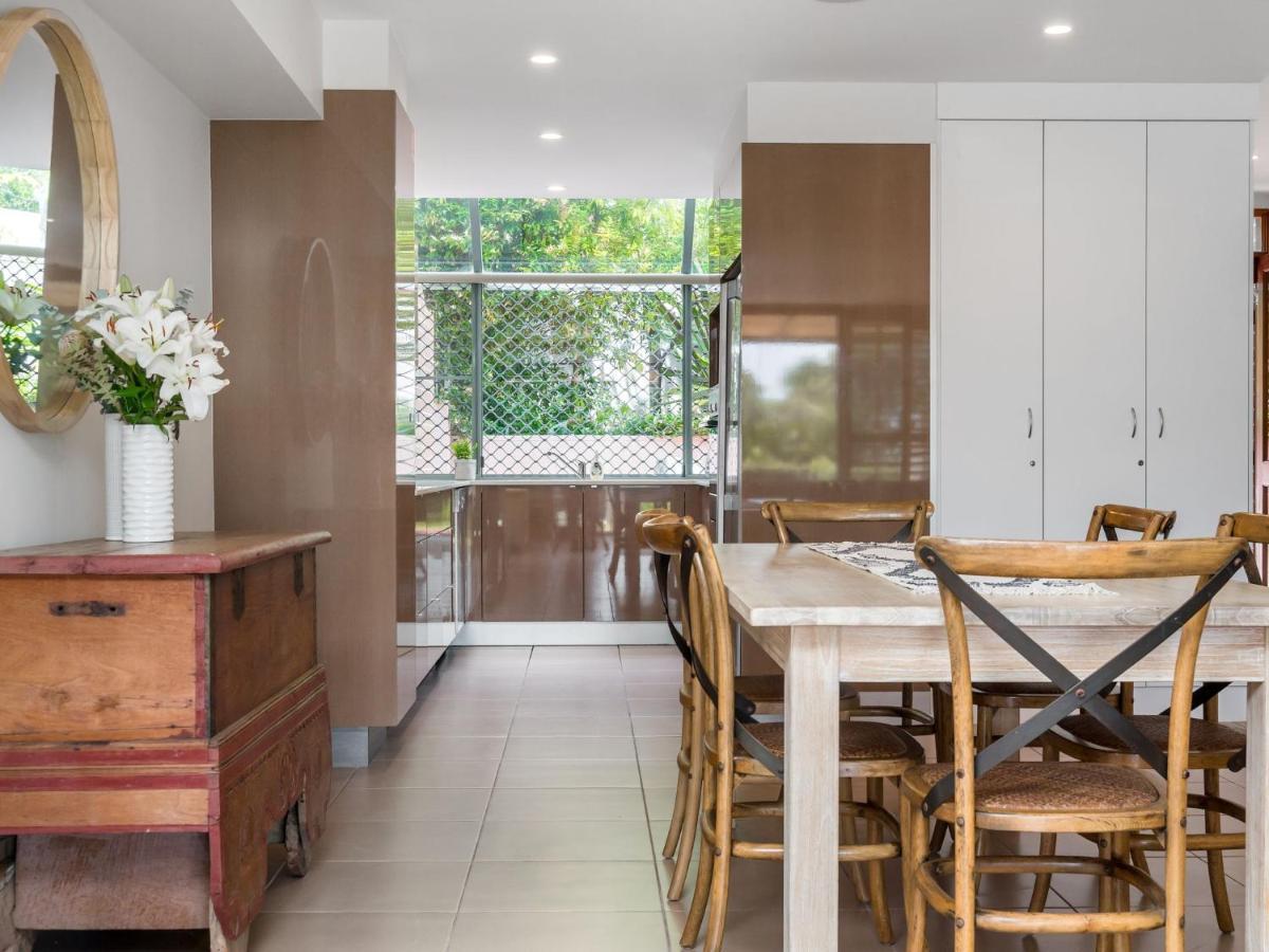 5 Cook Apartment *