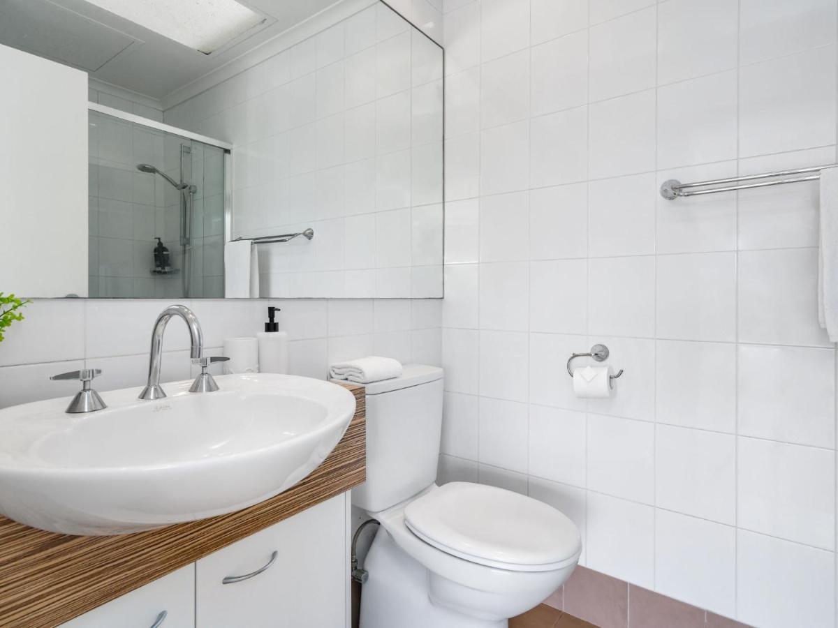 5 Cook Apartment *