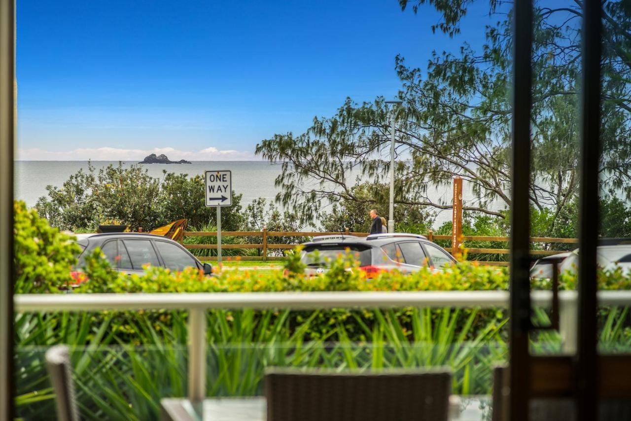 Aparthotel Bayview Beachfront Apartments, In Town Right On The