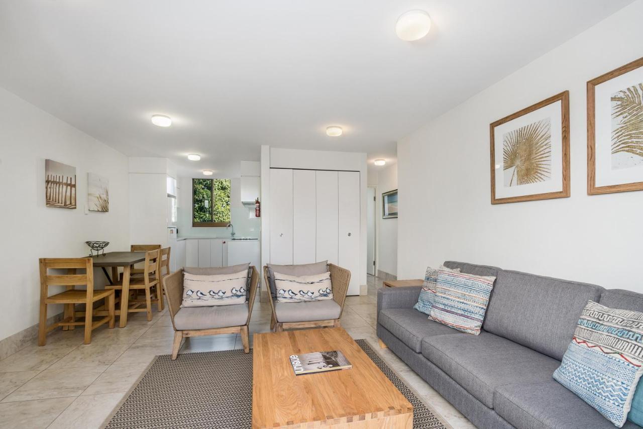 Aparthotel Bayview Beachfront Apartments, In Town Right On The 4*
