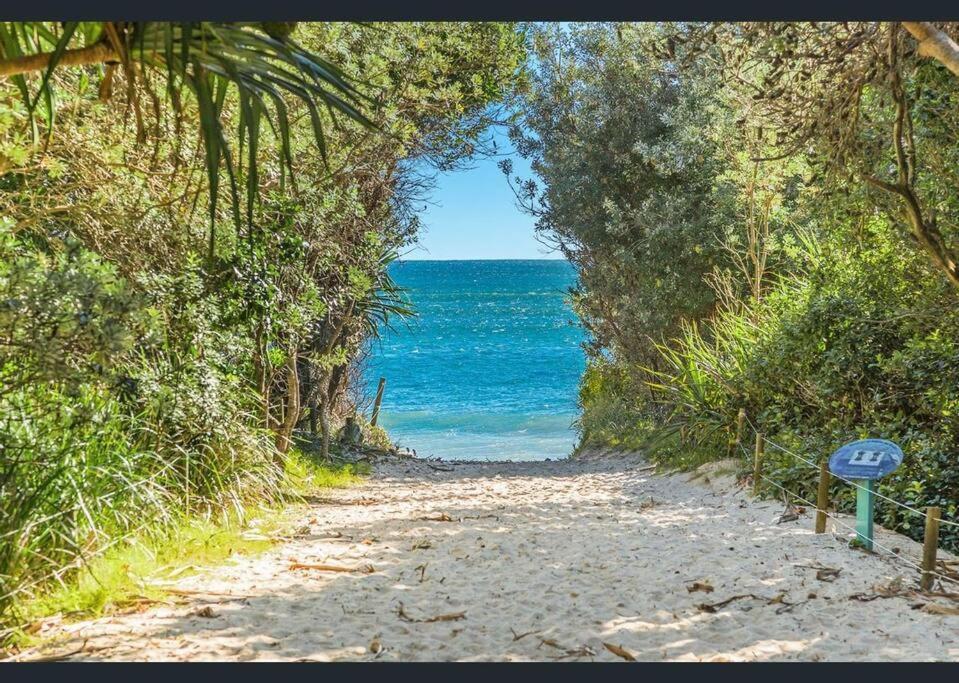 Castaway Opposite Clarkes * Byron Bay
