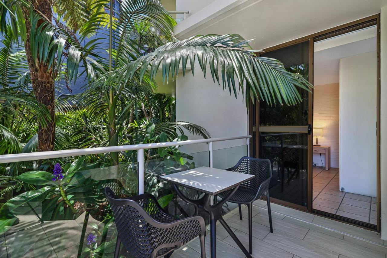 Aparthotel Bayview Beachfront Apartments, In Town Right On The 4*