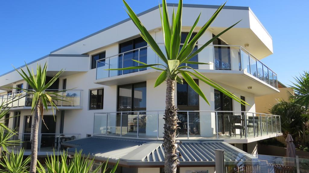 Aparthotel Bayview Beachfront Apartments, In Town Right On The