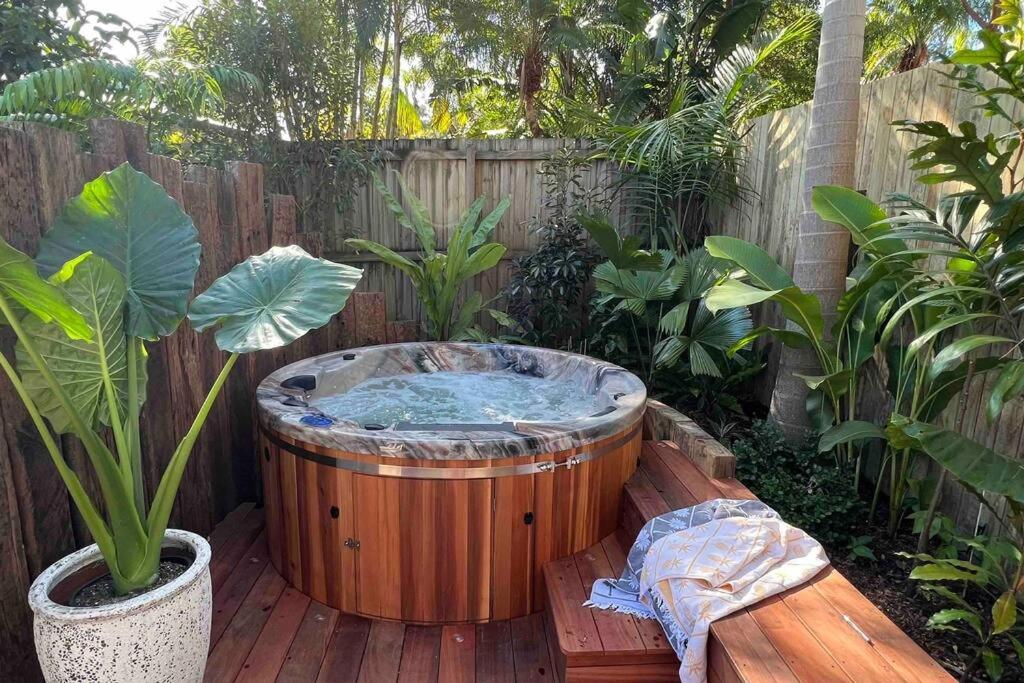 Jungle - Pet-friendly Hot Tub, Firepit & Pool In Beachside Hideaway