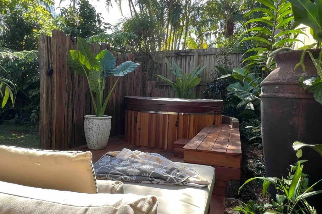 Jungle - Pet-friendly Hot Tub, Firepit & Pool In Beachside Hideaway
