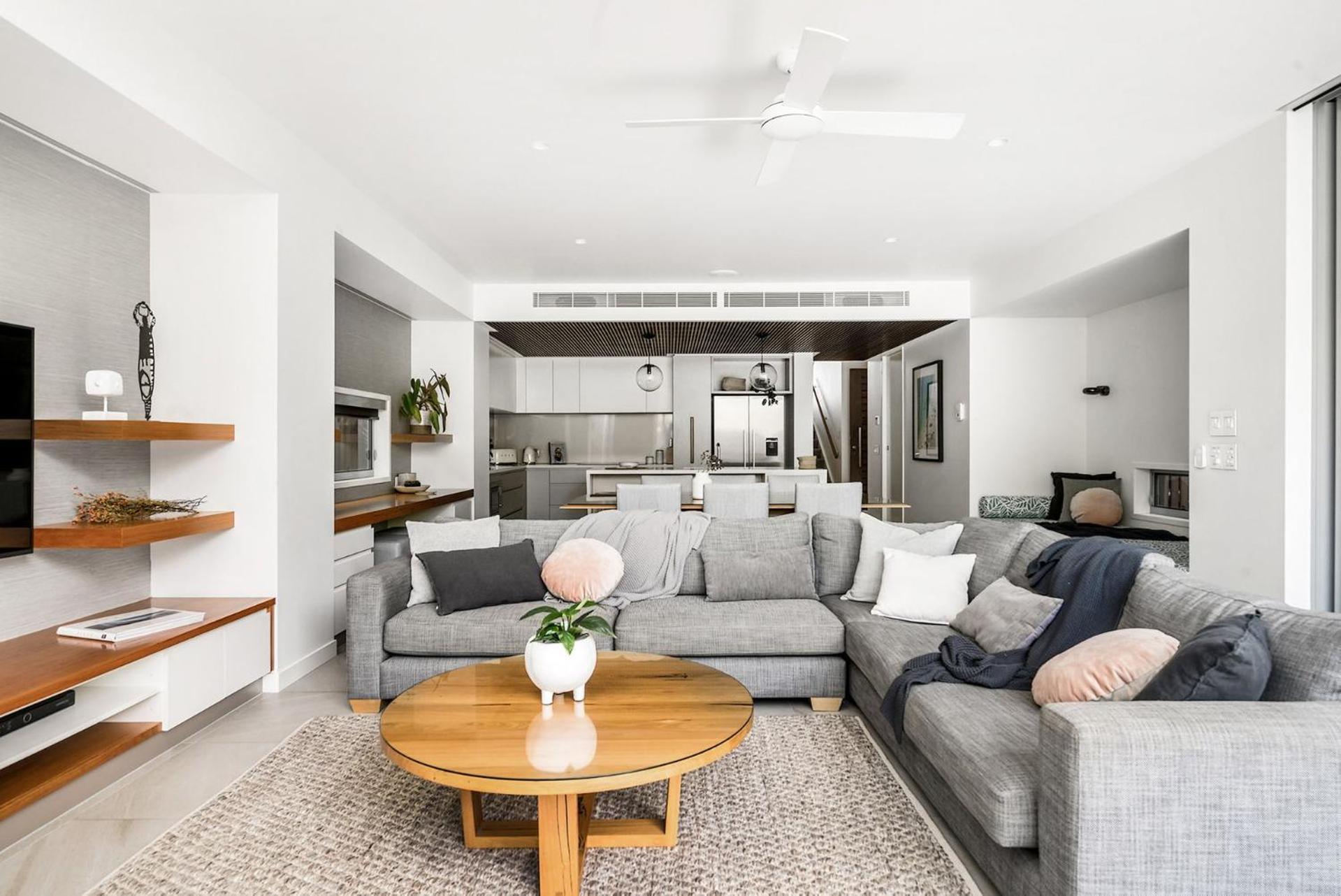 Kokos Beach House 2 - Belongil Beach Pad With Pool Holiday home Byron Bay