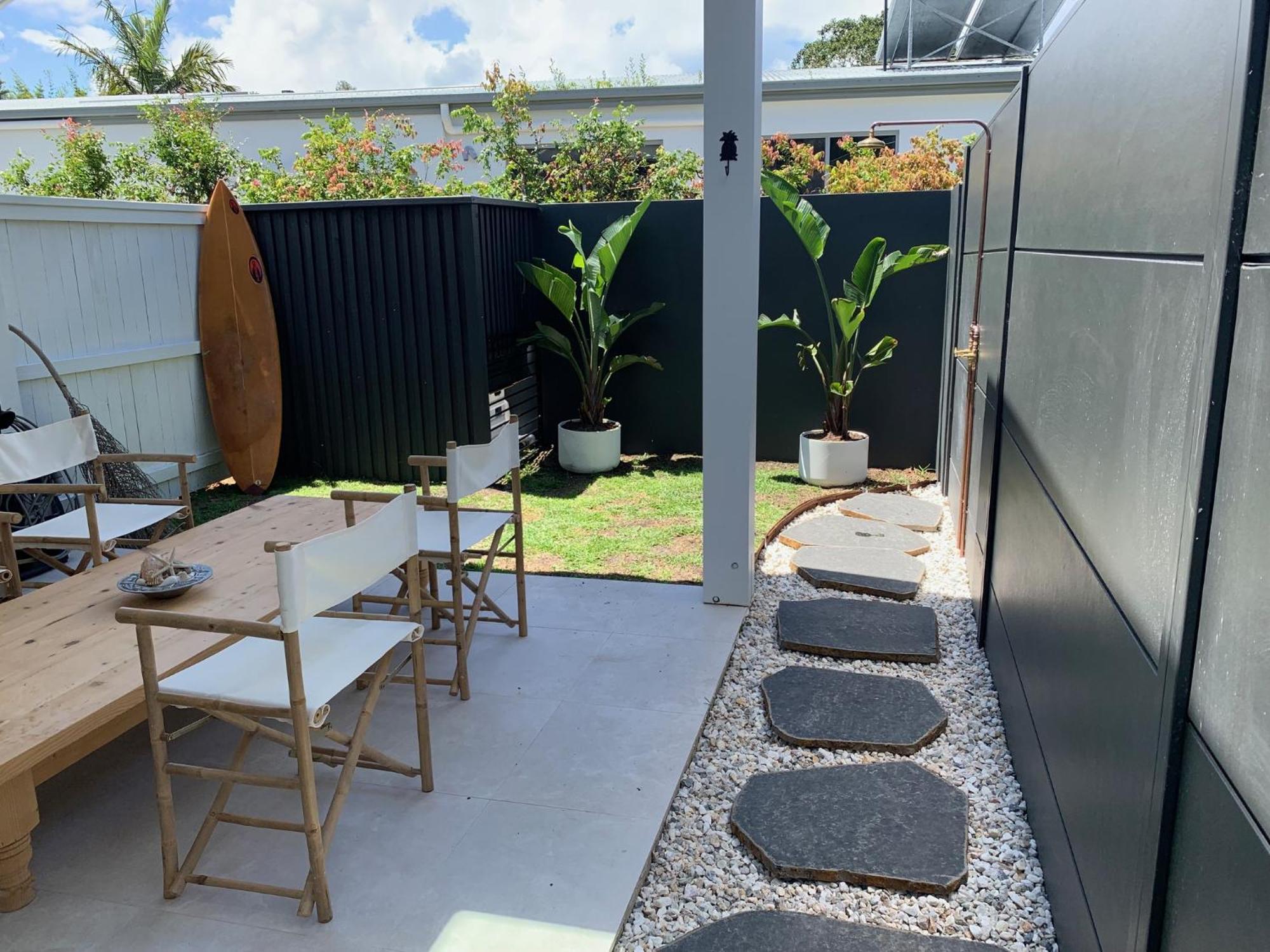 Sunny Palm - Brand New * Byron Bay