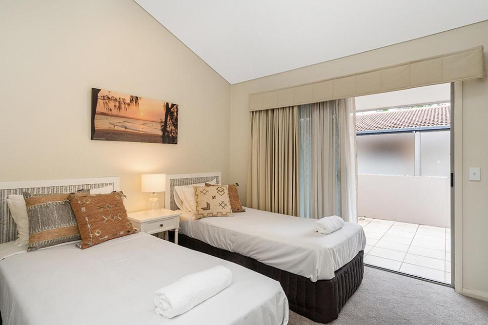 Unit 1 2 Fletcher Street Pipis On The 1 Apartment *