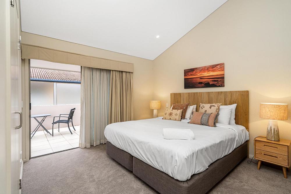 Apartment Unit 1 2 Fletcher Street Pipis On The 1