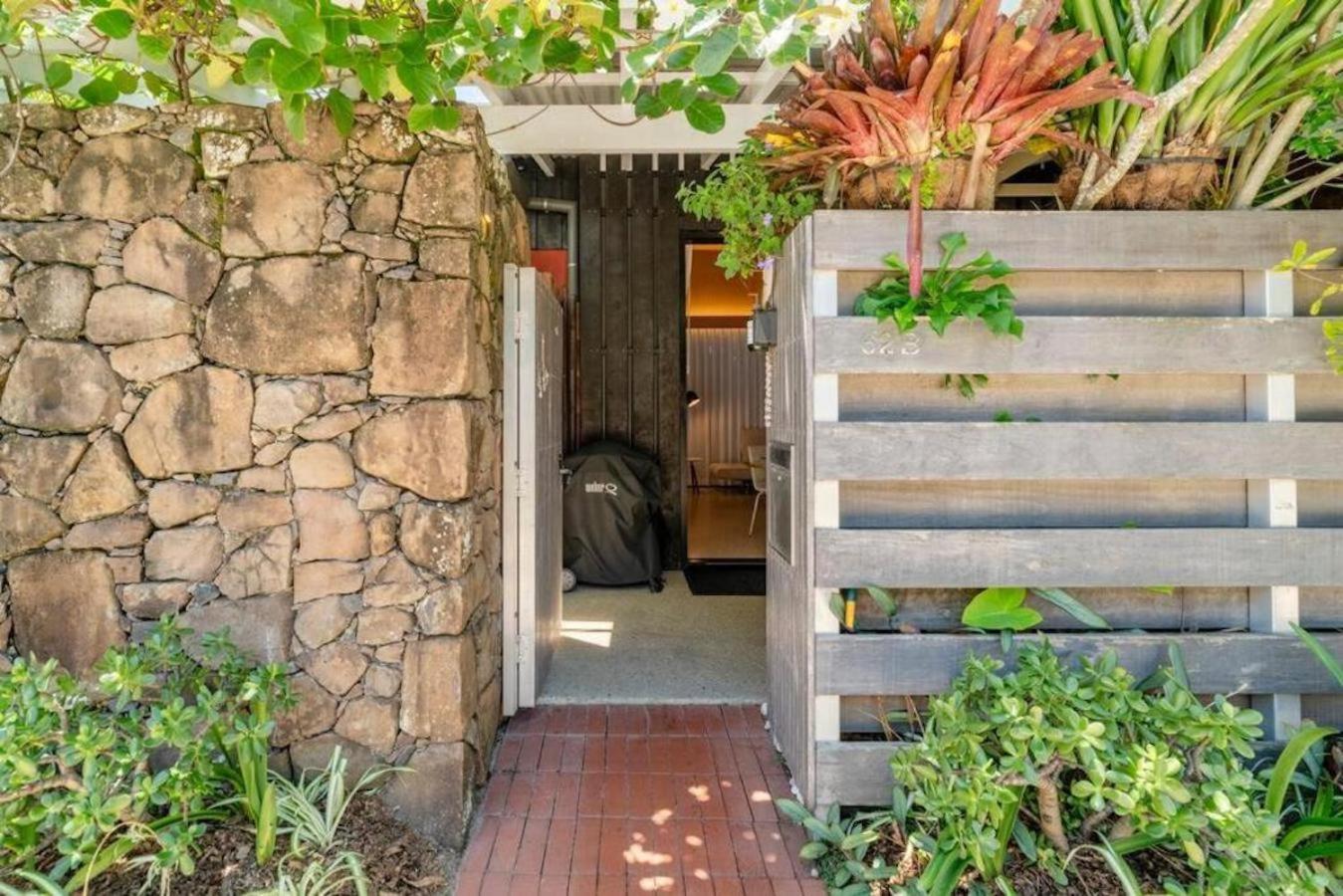 Buhwi Bira - Studio Byron Bay