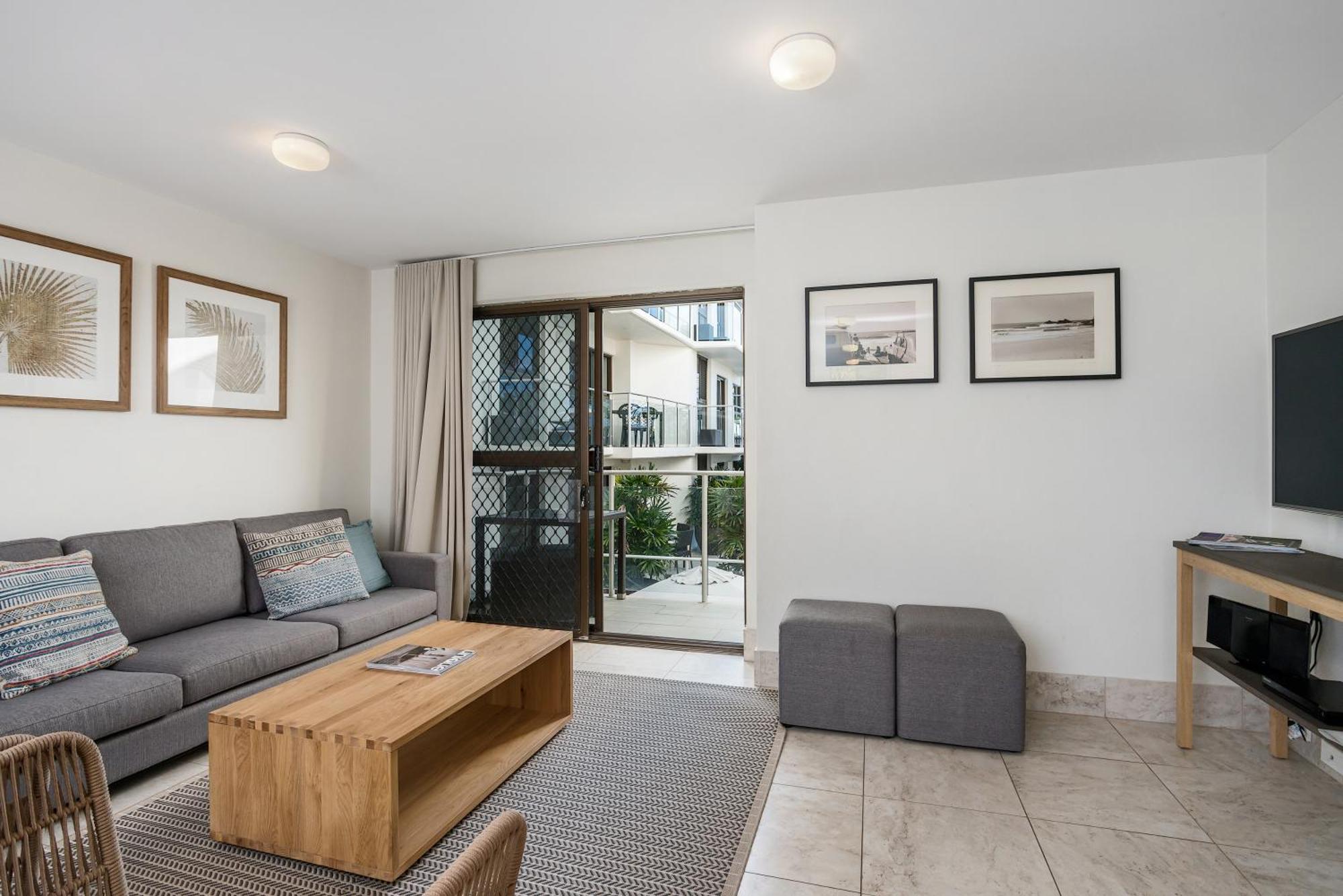 Bayview Beachfront Apartments, In Town Right On The Aparthotel Byron Bay