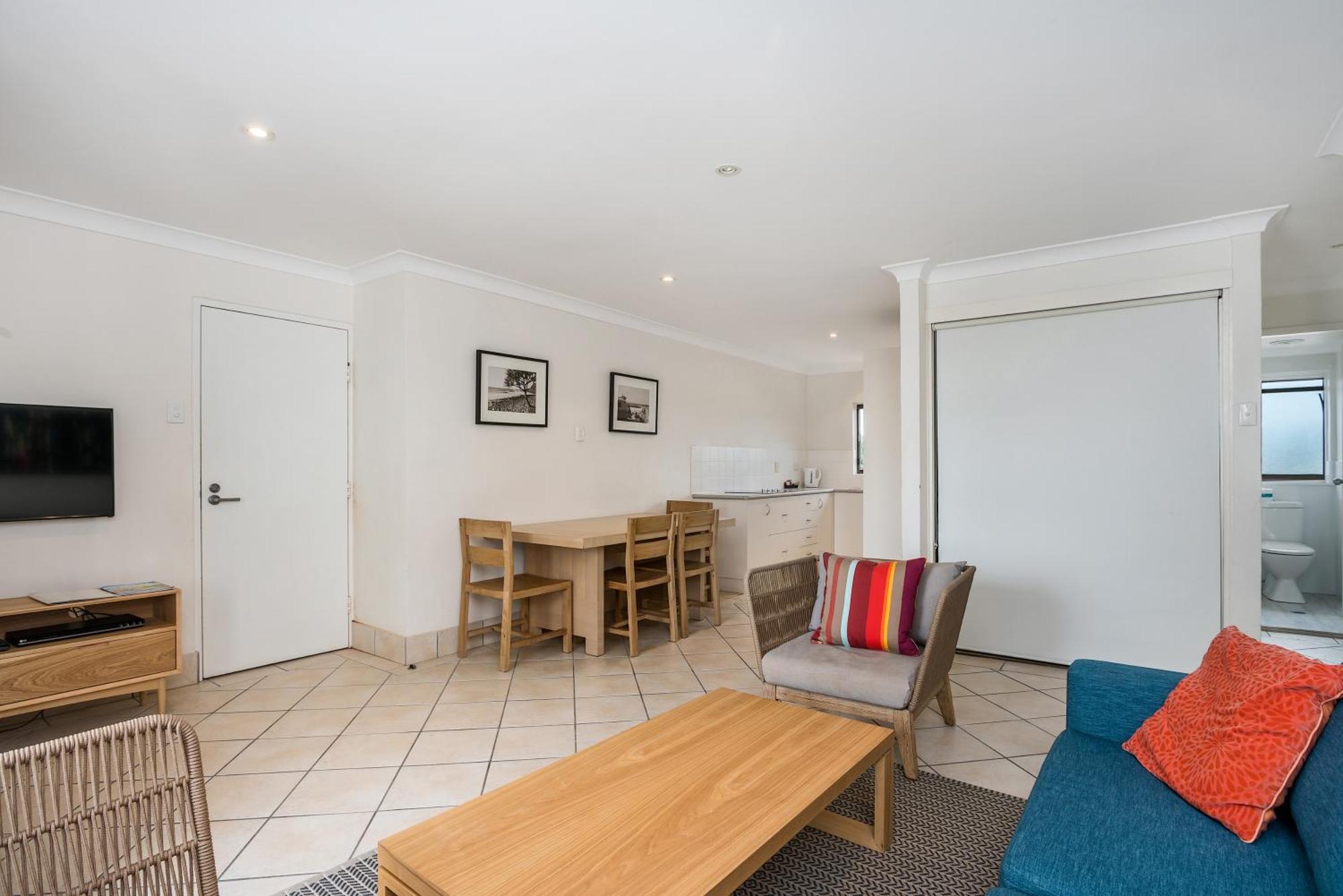 Bayview Beachfront Apartments, In Town Right On The Aparthotel Byron Bay