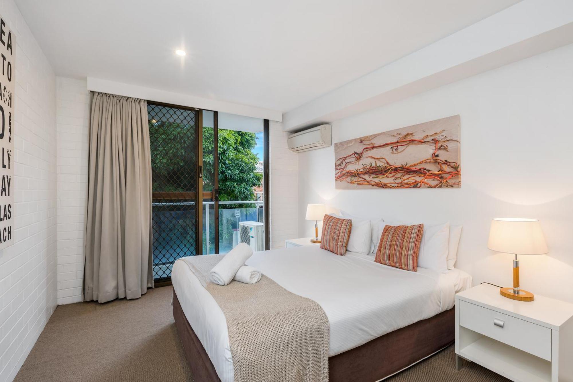 Bayview Beachfront Apartments, In Town Right On The Aparthotel 4*