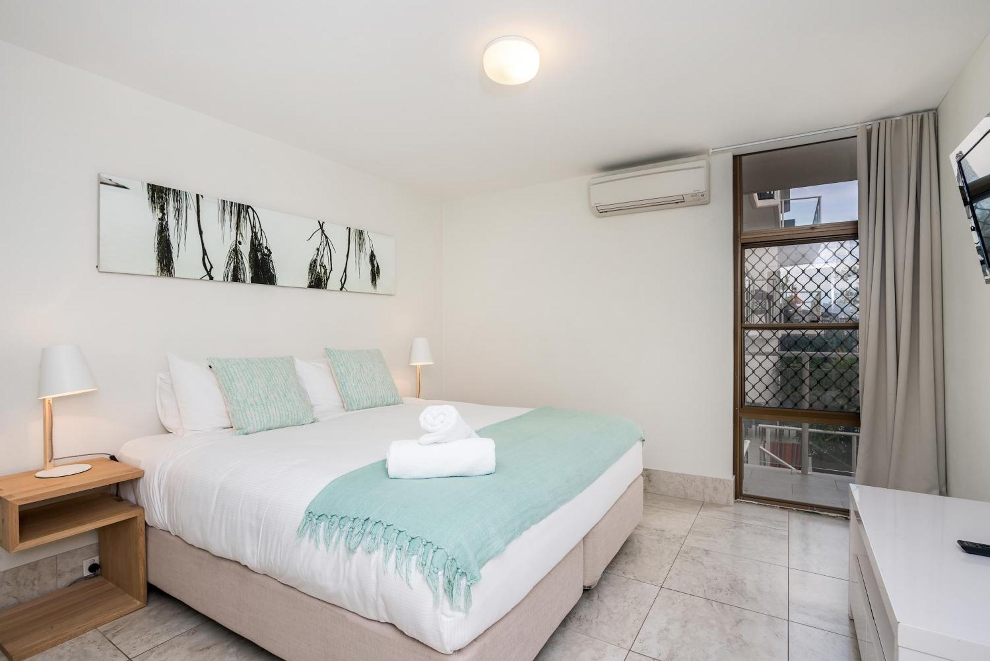 Aparthotel Bayview Beachfront Apartments, In Town Right On The Byron Bay