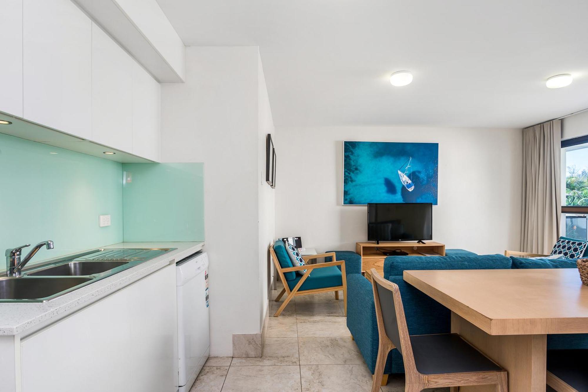 Aparthotel Bayview Beachfront Apartments, In Town Right On The Byron Bay