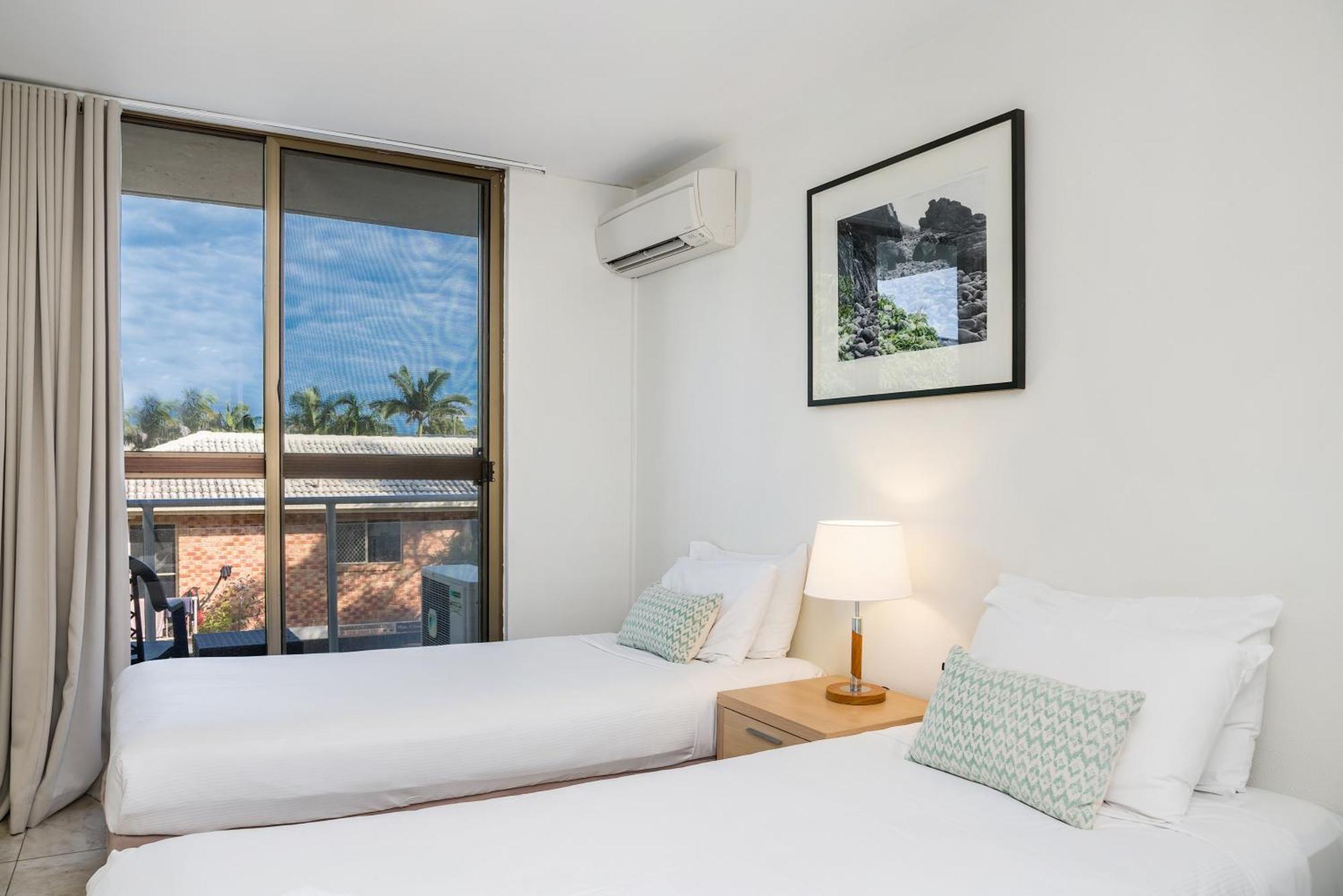 Bayview Beachfront Apartments, In Town Right On The 4* Byron Bay