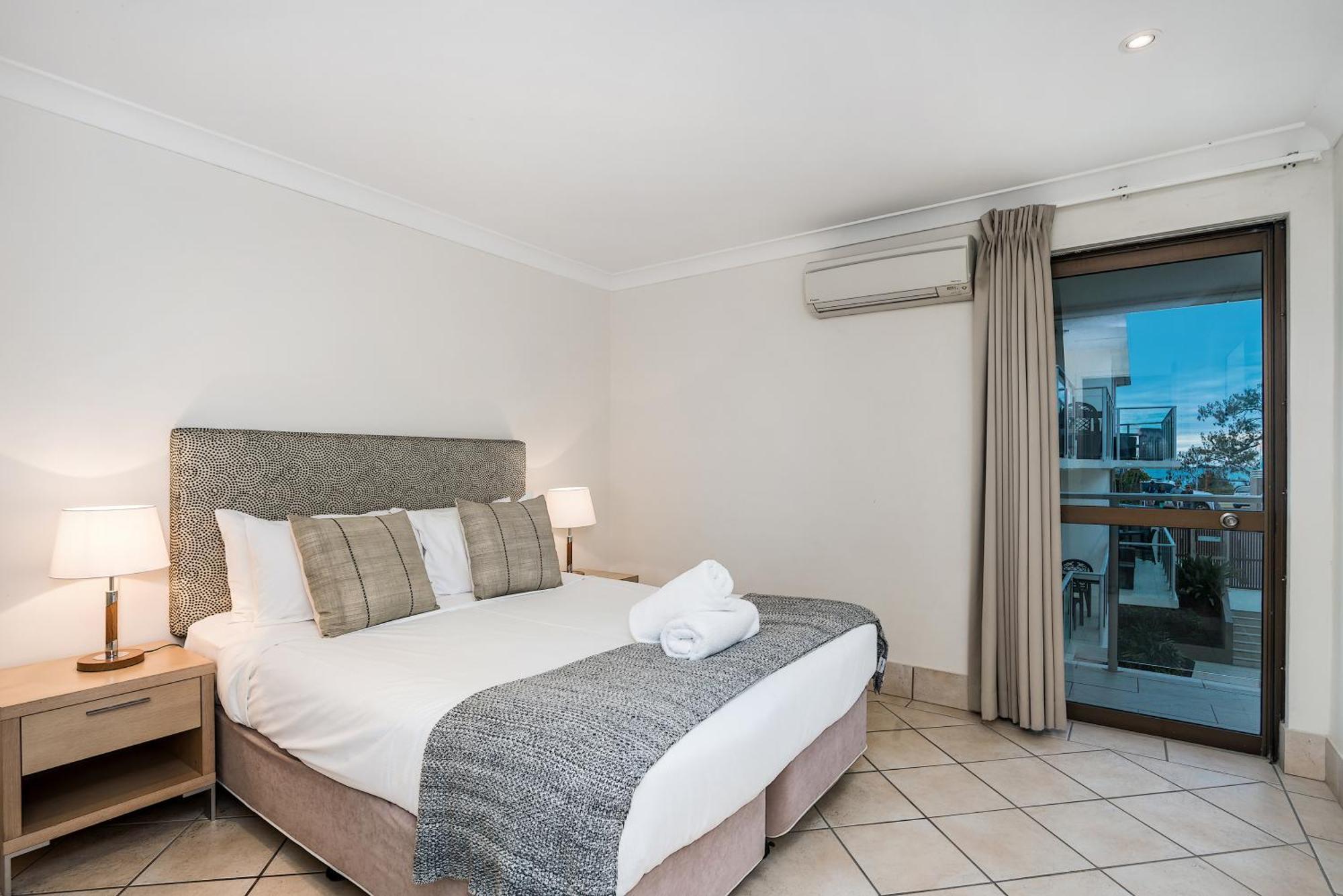 Bayview Beachfront Apartments, In Town Right On The 4* Byron Bay