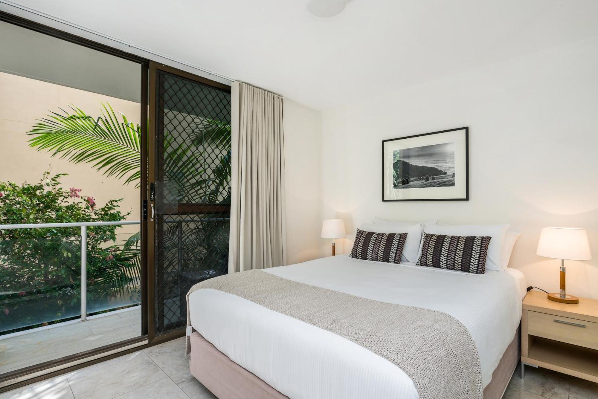 Bayview Beachfront Apartments, In Town Right On The Aparthotel 4*
