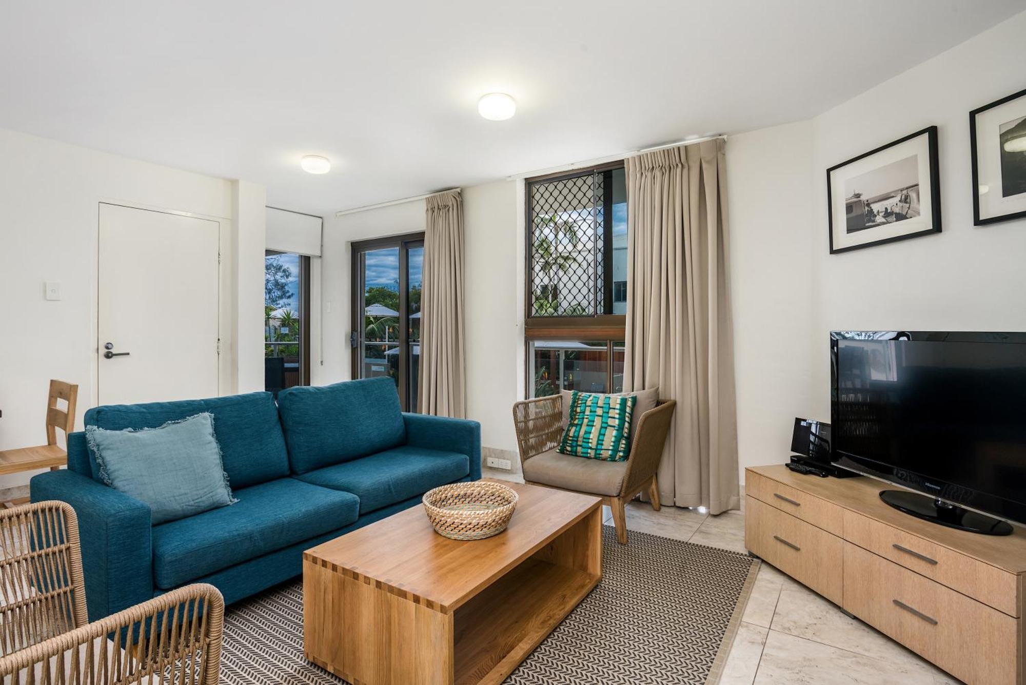 Bayview Beachfront Apartments, In Town Right On The