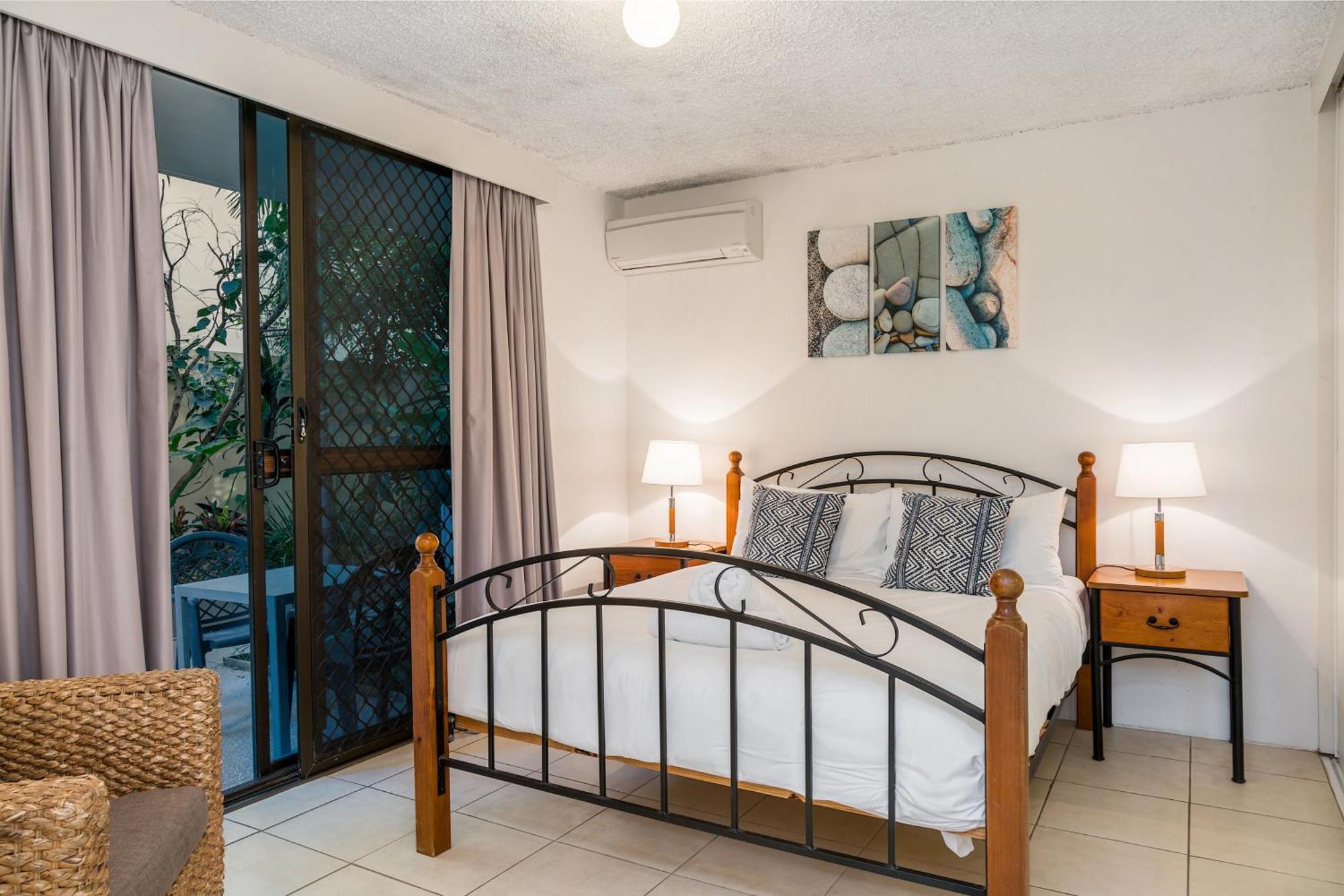 Bayview Beachfront Apartments, In Town Right On The Aparthotel Byron Bay