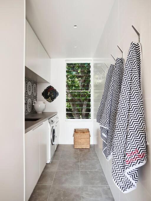 Ayindi * Byron Bay