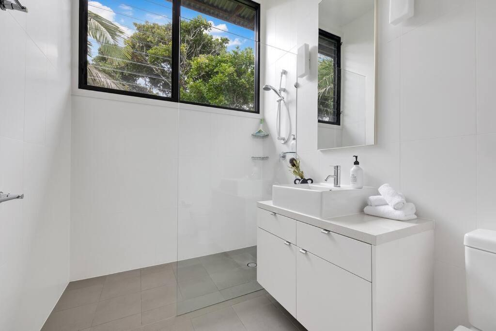 Fuller Holidays - Kiah 8 - Belongil Byron Town With Pool Apartment Byron Bay
