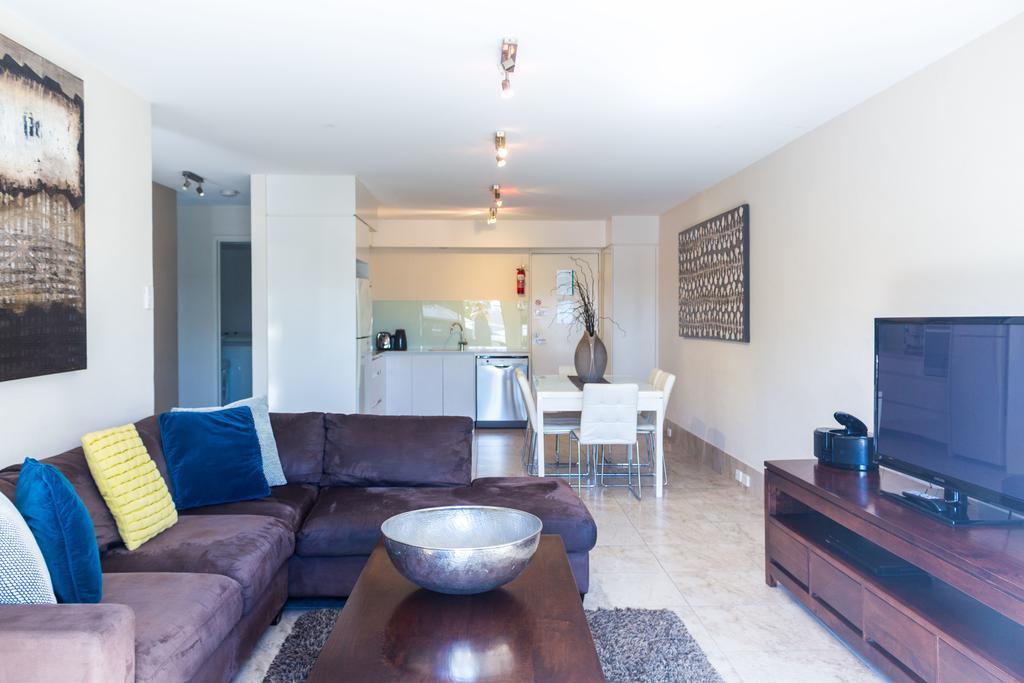 Aparthotel Bayview Beachfront Apartments, In Town Right On The 4*