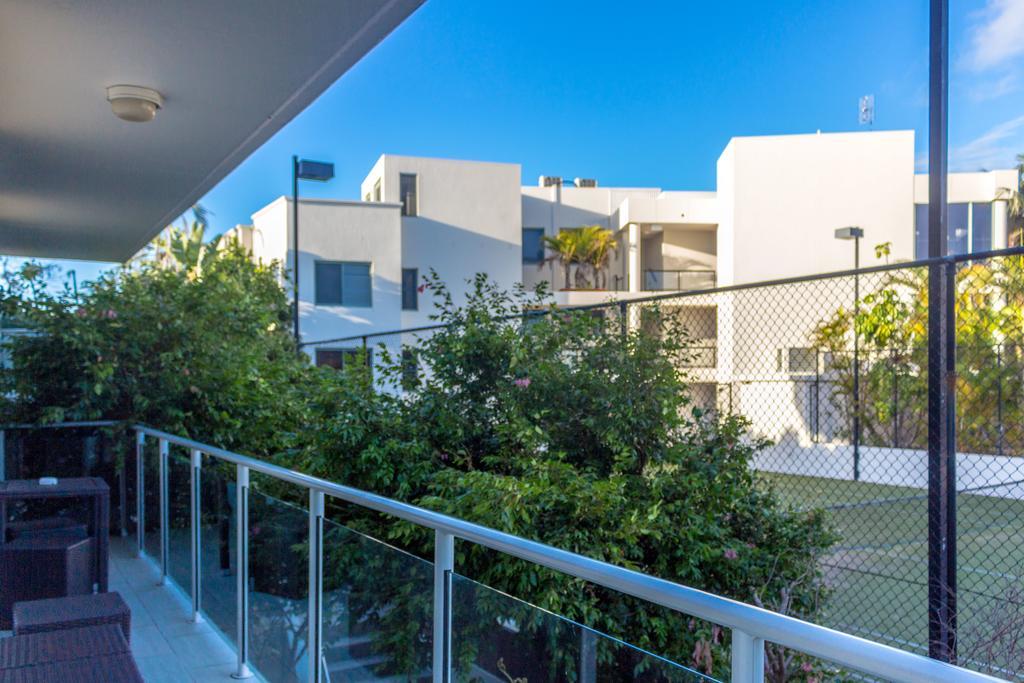 Aparthotel Bayview Beachfront Apartments, In Town Right On The 4*