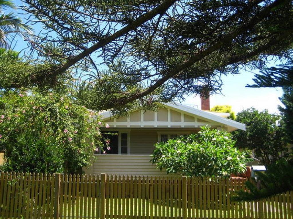 Accom 54 Carlyle Street At