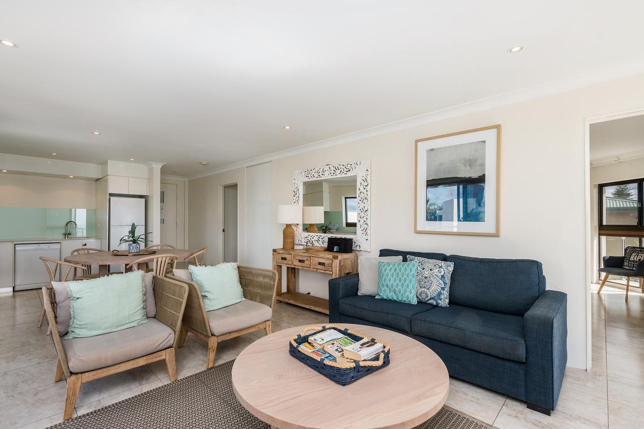 Bayview Beachfront Apartments, In Town Right On The 4*