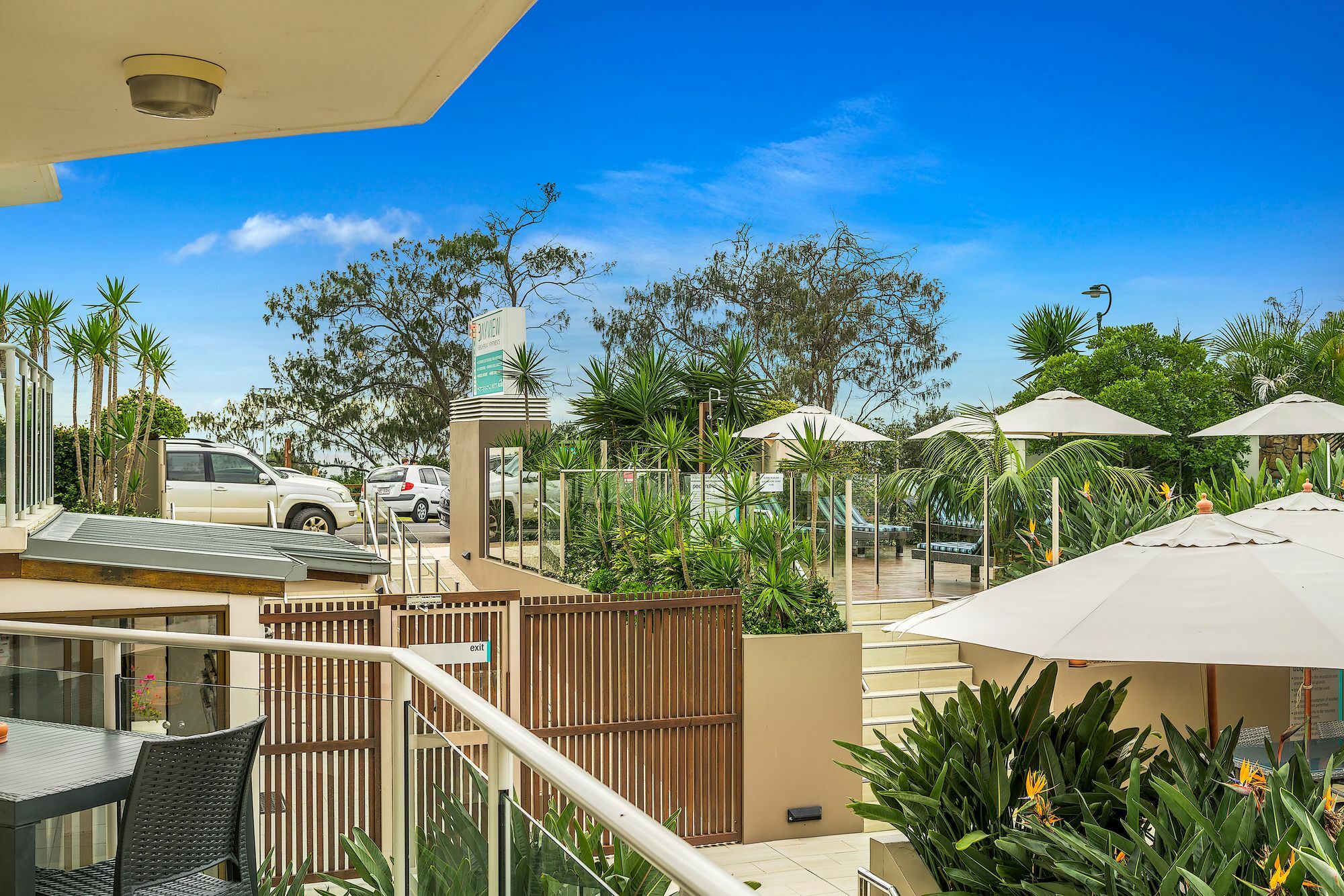 Bayview Beachfront Apartments, In Town Right On The 4*