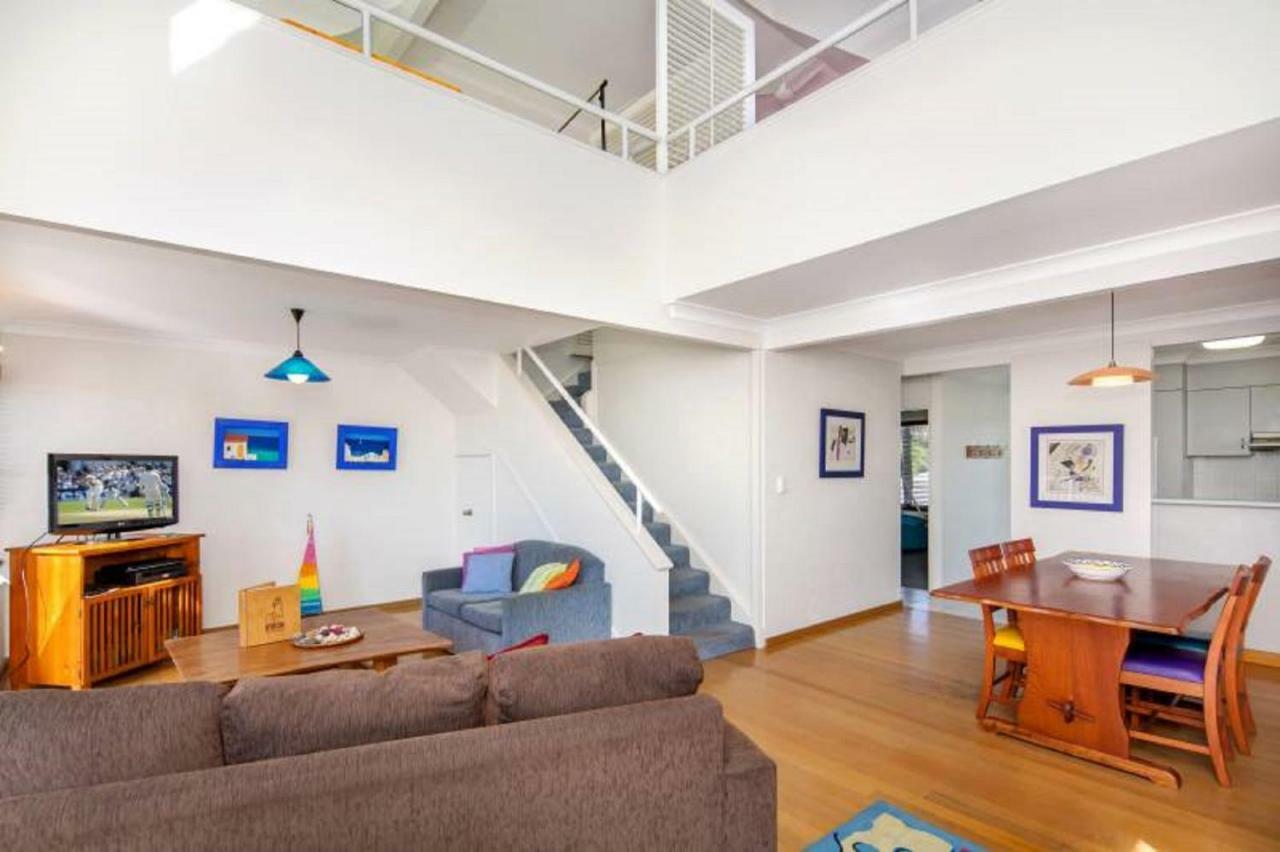 Kendall 5 - Belongil Byron Bay