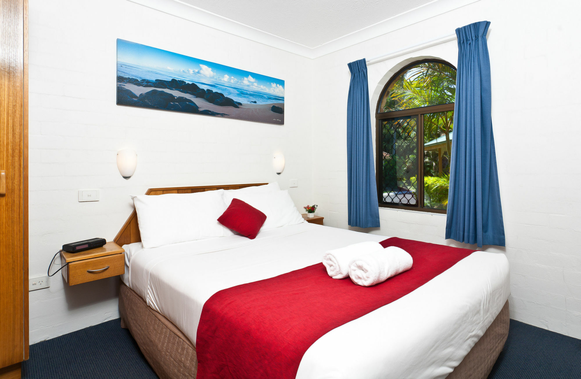 The Sunseeker, Motel 4*