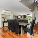 Byron Bay Accom Unit 5 21-25 Fletcher Street - A Seventh Summer