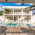Your Luxury Escape - Bisque House