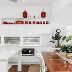 Alkira - Charming Cottage Near Clarkes Beach