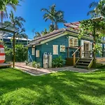 Byron Bay Accom - Frankies Beach House