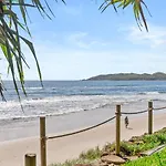Fuller Holidays - Belongil Beach Pavilion House, 18A Childe St