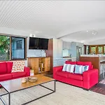 Fuller Holidays - Belongil Beachfront Pavilion, 18 Childe St